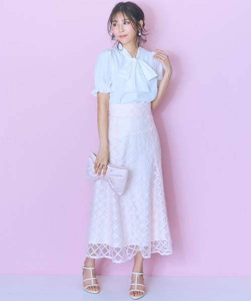 marun(マルン)の「<大きいサイズ>ビジュー付リボンタイブラウス marun(シャツ/ブラウス・レディース・サックスブルー/ピンク/ホワイト・LL/3L/4L/5L/L)」の4枚目の写真