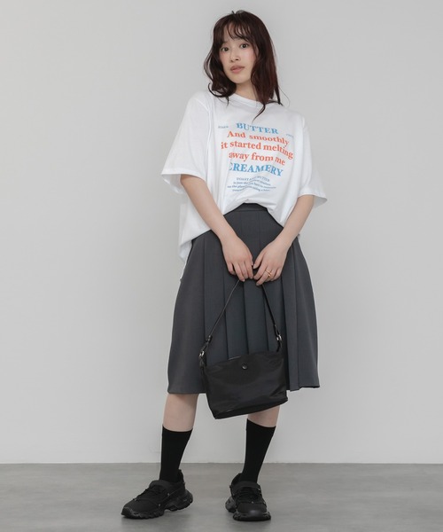 HEILIS(ヘイリス)の「ロゴプリントオーバーサイズTシャツ/ホワイト ネイビー オフ グラフィック 韓国 半袖 ビッグサイズ ユニセックス ノームコア シティガール シンプル カットソー(Tシャツ/カットソー・レディース・オフホワイト/ネイビー・FREE)」の9枚目の写真
