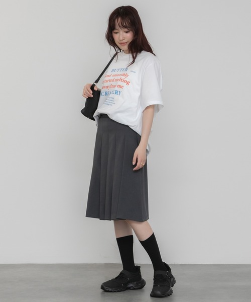HEILIS(ヘイリス)の「ロゴプリントオーバーサイズTシャツ/ホワイト ネイビー オフ グラフィック 韓国 半袖 ビッグサイズ ユニセックス ノームコア シティガール シンプル カットソー(Tシャツ/カットソー・レディース・オフホワイト/ネイビー・FREE)」の10枚目の写真