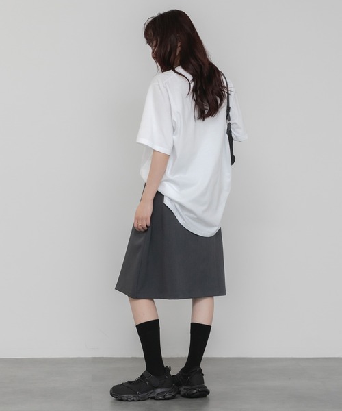 HEILIS(ヘイリス)の「ロゴプリントオーバーサイズTシャツ/ホワイト ネイビー オフ グラフィック 韓国 半袖 ビッグサイズ ユニセックス ノームコア シティガール シンプル カットソー(Tシャツ/カットソー・レディース・オフホワイト/ネイビー・FREE)」の11枚目の写真