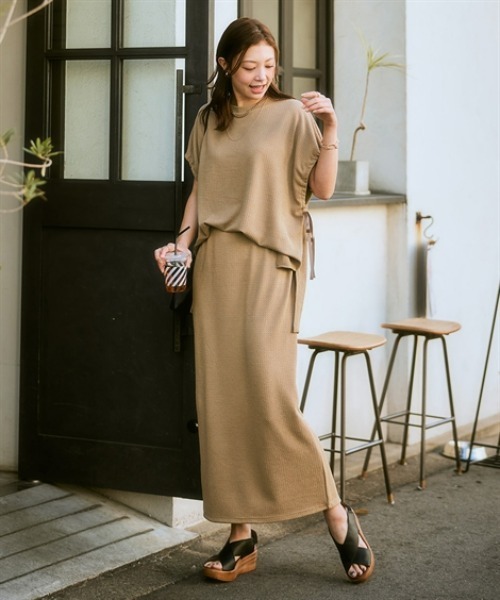 nissen（ニッセン）の「ふくれジャガードセットアップ(袖口リボントップス＋タイトスカート)（Tシャツ/カットソー・レディース・モカ/カーキ/ブラック/チャコールグレー・3L/S/LL/L/M）」の4枚目の写真
