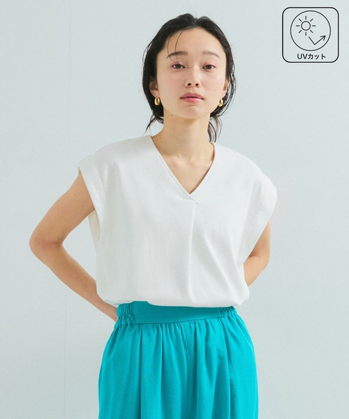le cercle ADAM ET ROPE'(ルセルクルアダムエロペ)の「【UVケア】タックVネックTシャツ(Tシャツ/カットソー・レディース・イエロー系その他2/ブラック/ホワイト・FREE)」の1枚目の写真