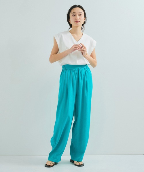 le cercle ADAM ET ROPE'(ルセルクルアダムエロペ)の「【UVケア】タックVネックTシャツ(Tシャツ/カットソー・レディース・イエロー系その他2/ブラック/ホワイト・FREE)」の4枚目の写真