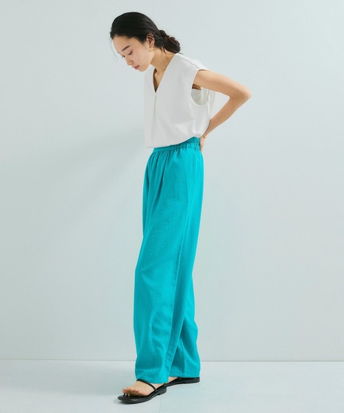 le cercle ADAM ET ROPE'(ルセルクルアダムエロペ)の「【UVケア】タックVネックTシャツ(Tシャツ/カットソー・レディース・イエロー系その他2/ブラック/ホワイト・FREE)」の5枚目の写真