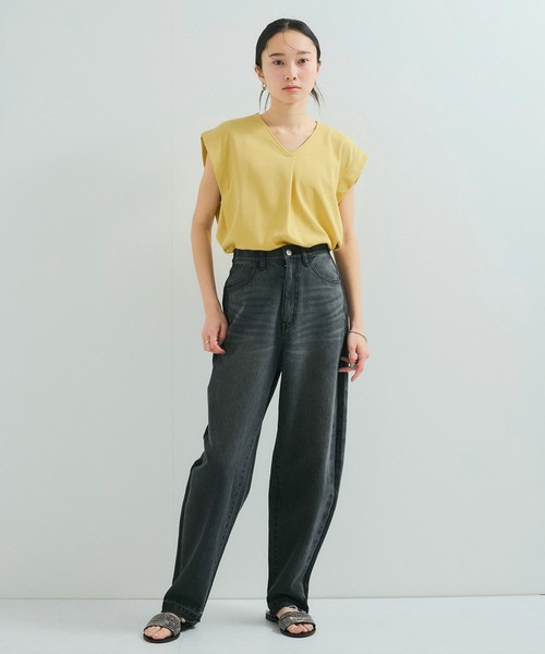 le cercle ADAM ET ROPE'(ルセルクルアダムエロペ)の「【UVケア】タックVネックTシャツ(Tシャツ/カットソー・レディース・イエロー系その他2/ブラック/ホワイト・FREE)」の8枚目の写真