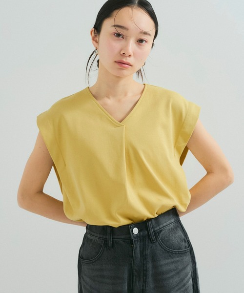 le cercle ADAM ET ROPE'(ルセルクルアダムエロペ)の「【UVケア】タックVネックTシャツ(Tシャツ/カットソー・レディース・イエロー系その他2/ブラック/ホワイト・FREE)」の12枚目の写真