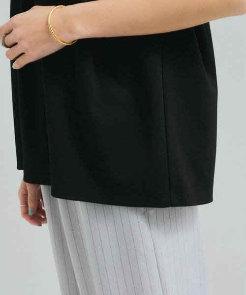 le cercle ADAM ET ROPE'(ルセルクルアダムエロペ)の「【UVケア】タックVネックTシャツ(Tシャツ/カットソー・レディース・イエロー系その他2/ブラック/ホワイト・FREE)」の18枚目の写真