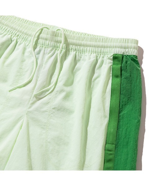 Kinetics(キネティクス)の「New Balance Klutch Men's Crinkle Woven Short(ニューバランス クラッチ クリンクル ウーブン ショート)(その他パンツ・メンズ・ベージュ系/グリーン系・LARGE/X-LARGE/XX-LARGE/SMALL/MEDIUM)」の4枚目の写真