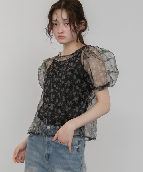 HEILIS(ヘイリス)の「パワショルシアーブラウス / シアー パフスリーブ 半袖 無地 花柄 ブラック ホワイト パープル 韓国 ガーリー オケージョン 結婚式 二次会 パーティー レイヤード パワショル パワーショルダー トレンド カジュアル(シャツ/ブラウス・レディース・ブラック系その他/ブラック/パープル系その他/ホワイト・FREE)」の6枚目の写真