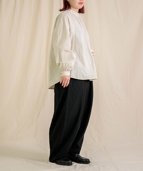 prit（プリット）の「[prit] 強撚グラフチェック ハイネッククレリックプルオーバー（シャツ/ブラウス・レディース・ブラック/アイボリー・FREE）」の5枚目の写真