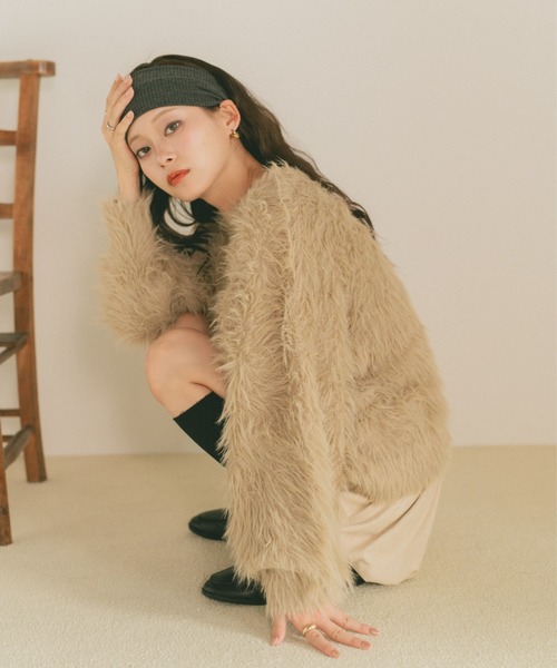 VANNIE U（ヴァニーユー）の「フェザーヤーンニットプルオーバー（ニット/セーター・レディース・アイボリー/チャコールグレー/ベージュ・FREE）」の9枚目の写真