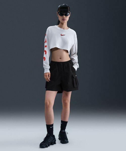 NIKE(ナイキ)の「ナイキ スポーツウェア ウィメンズ ミッドライズ ルーズ 13cm カーゴ ショートパンツ / Nike Sportswear Women's Mid-Rise Loose 5" Cargo Shorts HV2619-010 Black(カーゴパンツ・レディース・ブラック・XS/M/S/XL/L)」の2枚目の写真