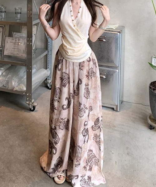 Girly Doll(ガーリードール)の「ホルターネックトップス×柄パンツ セットアップ(セットアップ・レディース・ベージュ・L/M)」の1枚目の写真