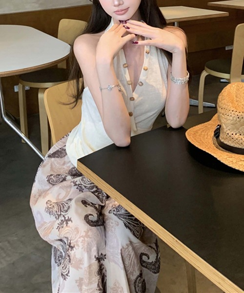 Girly Doll(ガーリードール)の「ホルターネックトップス×柄パンツ セットアップ(セットアップ・レディース・ベージュ・L/M)」の3枚目の写真