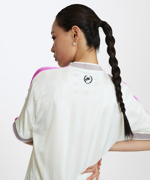 NIKE（ナイキ）の「ナイキ スポーツウェア ウィメンズ Vネック ジャージー トップ / Nike Sportswear Women's V-Neck Jersey Top IH8505-133 Sail（ジャージ・レディース・クリーム・XL/XS/S/M/L）」の8枚目の写真