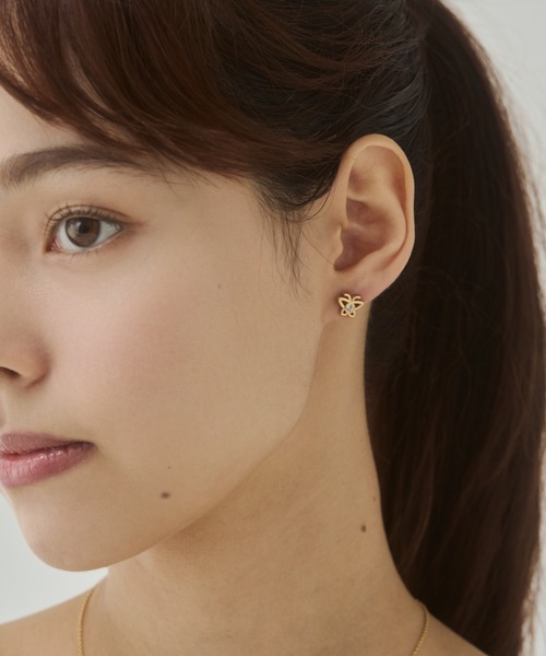 ciite' surgical stainless(シーテサージカルステンレス)の「【 金属アレルギー対応 】ミニビジューバタフライピアス サージカルステンレス(両耳用)(ピアス(両耳用)・レディース・ゴールド/シルバー・FREE)」の5枚目の写真