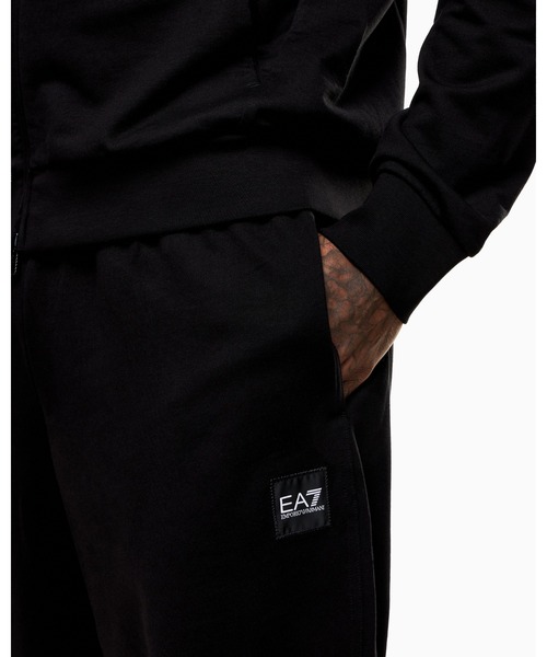 EMPORIO ARMANI EA7(エンポリオアルマーニイーエーセブン)の「<オンライン限定>【エンポリオ アルマーニ EA7】Visibility トラックスーツ コットン(セットアップ・メンズ・ブラック×ホワイト・LARGE/MEDIUM/SMALL/X-LARGE/X-SMALL)」の5枚目の写真
