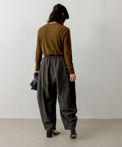 en CAnAF(エンカナフ)の「ポケット タック ドロストパンツ(その他パンツ・レディース・グレー系1/チャコールグレー/ブラック・M)」の14枚目の写真