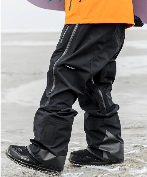 VOLCOM（ボルコム）の「【VOLCOM/ボルコム】 Mens Guide Gore-Tex Pants /ゴアテックススキースノーボードパンツ（その他パンツ・メンズ・ゴールド/アーミー/ブラック・XX-LARGE/X-LARGE/LARGE/MEDIUM）」の2枚目の写真
