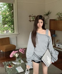 ADDITION STORE | 【ライトなミニ裏毛スウェット生地♪秋冬春とデイリーに着れちゃう】片方オフショルダー ビッグ スウェット / One Off Shoulder Big Sweat(スウェット)