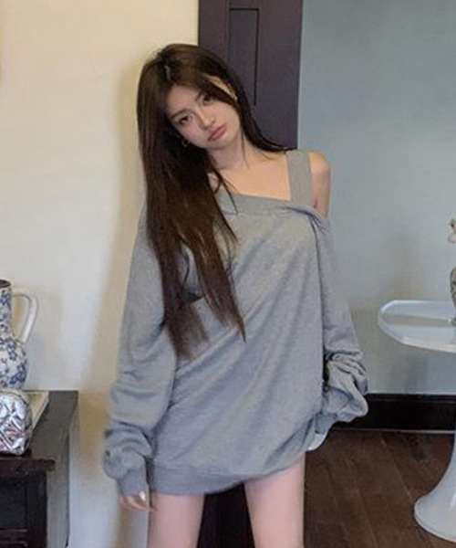 ADDITION STORE（アディションストア）の「【春にオススメ♪】＼スウェットなのに女子っぽキープ♪／片方オフショルダー ビッグ スウェット / One Off Shoulder Big Sweat / asswt（スウェット・レディース・ブラック/グレー・LARGE/MEDIUM）」の20枚目の写真