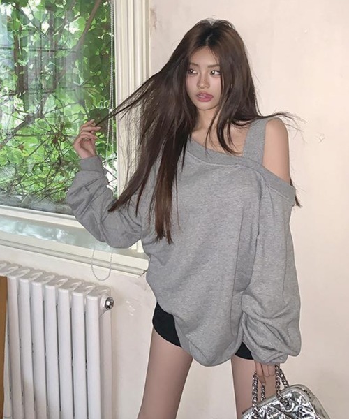 ADDITION STORE（アディションストア）の「【春にオススメ♪】＼スウェットなのに女子っぽキープ♪／片方オフショルダー ビッグ スウェット / One Off Shoulder Big Sweat / asswt（スウェット・レディース・ブラック/グレー・LARGE/MEDIUM）」の21枚目の写真