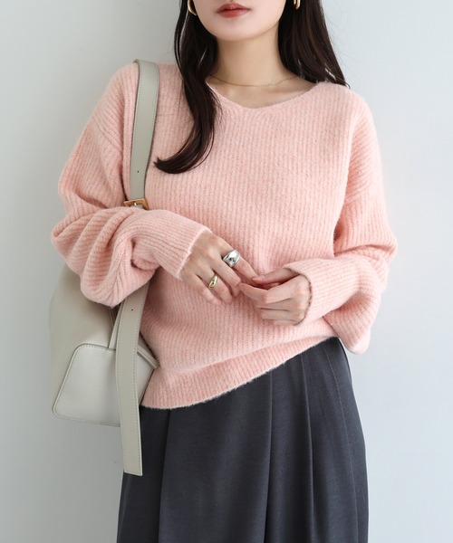 Freesia by andme(フリージアバイアンドミー)の「同色マフラー付きニットトップス(ニット/セーター・レディース・チャコールグレー/ブルー/アイボリー/ブラック/ピンク・M)」の5枚目の写真