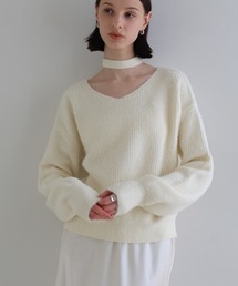 同色マフラー付きニットトップス