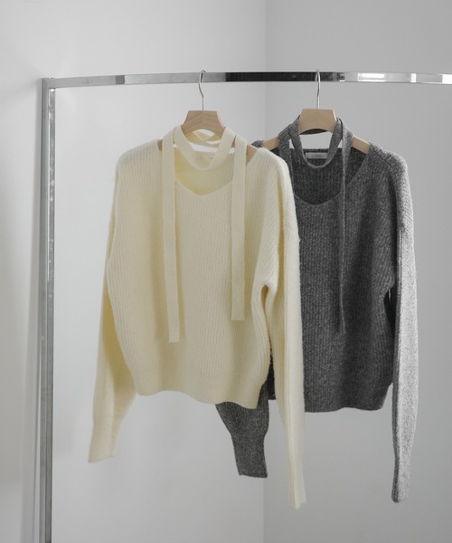 Freesia by andme(フリージアバイアンドミー)の「同色マフラー付きニットトップス(ニット/セーター・レディース・チャコールグレー/ブルー/アイボリー/ブラック/ピンク・M)」の7枚目の写真