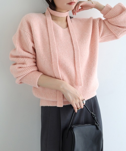 Freesia by andme(フリージアバイアンドミー)の「同色マフラー付きニットトップス(ニット/セーター・レディース・チャコールグレー/ブルー/アイボリー/ブラック/ピンク・M)」の10枚目の写真