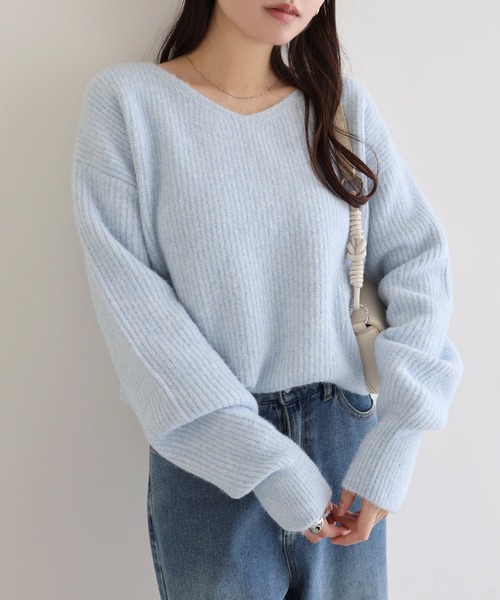 Freesia by andme(フリージアバイアンドミー)の「同色マフラー付きニットトップス(ニット/セーター・レディース・チャコールグレー/ブルー/アイボリー/ブラック/ピンク・M)」の13枚目の写真