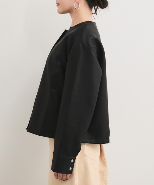 le cercle ADAM ET ROPE'(ルセルクルアダムエロペ)の「シンセティックレザーブルゾン/セットアップ対応(ブルゾン・レディース・キナリ/ダークブラウン/ブラック・FREE)」の20枚目の写真