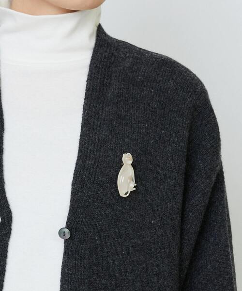 LOISIR（ロワズィール）の「お座りネコブローチ（ブローチ/コサージュ・レディース・ベージュ/ブラック・FREE）」の4枚目の写真