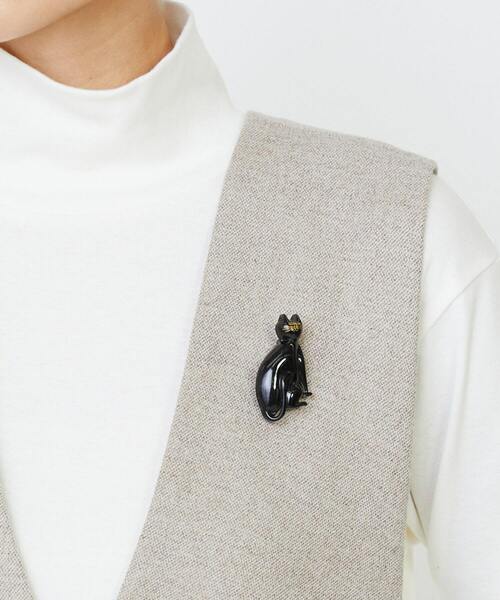LOISIR（ロワズィール）の「お座りネコブローチ（ブローチ/コサージュ・レディース・ベージュ/ブラック・FREE）」の7枚目の写真