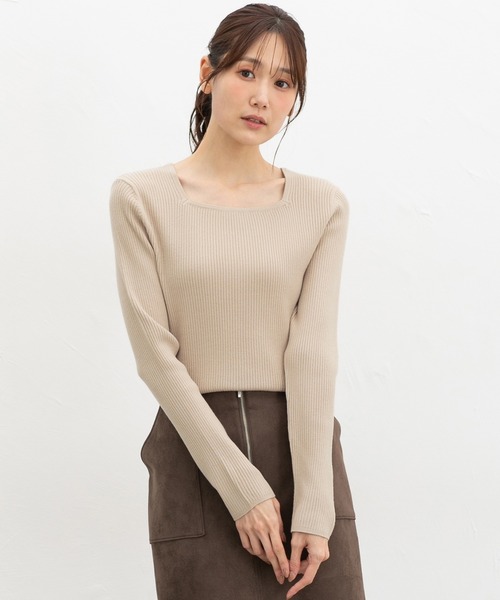 Honeys(ハニーズ)の「【しなやかニット・ヒアルロン酸加工】ヒアルロンスクエアネック(ニット/セーター・レディース・ブラック/ピンク系その他/ホワイト×ブラック/アイボリー/グレイッシュブルー/イエロー/ネイビー/ベージュ・S/M/LL/L)」の5枚目の写真