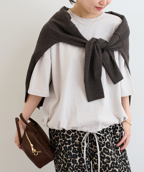 JOURNAL STANDARD relume（ジャーナルスタンダード　レリューム）の「《追加5》ギャザーヘムショートスリーブTシャツ（Tシャツ/カットソー・レディース・ブラック/ライトグレー/ホワイト/ベージュ・FREE）」の3枚目の写真