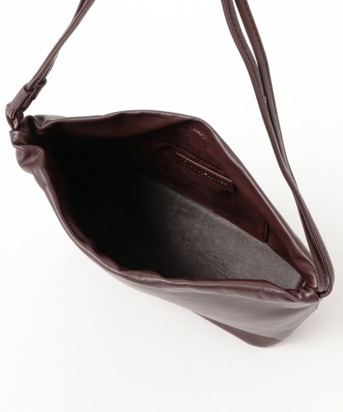 Demi-Luxe BEAMS（デミルクス ビームス）の「ソフトレザー 2WAY バッグ（ショルダーバッグ・レディース・ブラック/ワイン・ONE SIZE）」の12枚目の写真