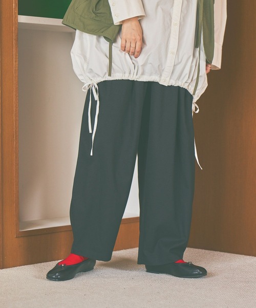 studio CLIP（スタディオクリップ）の「《days》タックトラウザーパンツ[プチ・プラスサイズあり]（その他パンツ・レディース・ブラック/ブラウン/チャコール・LARGE/PF/ﾌﾘｰ(L)/MEDIUM）」の2枚目の写真