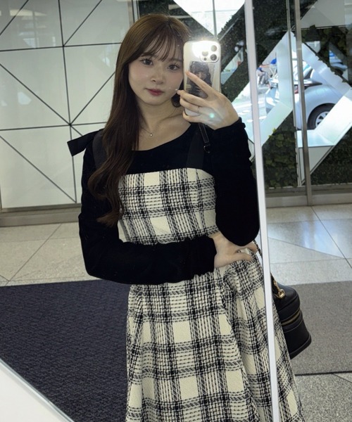 continuer de NICE CLAUP（コンティニューデナイスクラップ）の「【Tweed Collection】肩リボンミニジャンスカ（ワンピース・レディース・アイボリー/ブラック/ホワイト系その他/ホワイト/ブラック系その他・FREE）」の15枚目の写真