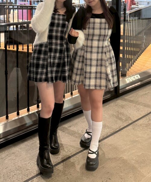 continuer de NICE CLAUP（コンティニューデナイスクラップ）の「【Tweed Collection】肩リボンミニジャンスカ（ワンピース・レディース・アイボリー/ブラック/ホワイト系その他/ホワイト/ブラック系その他・FREE）」の20枚目の写真