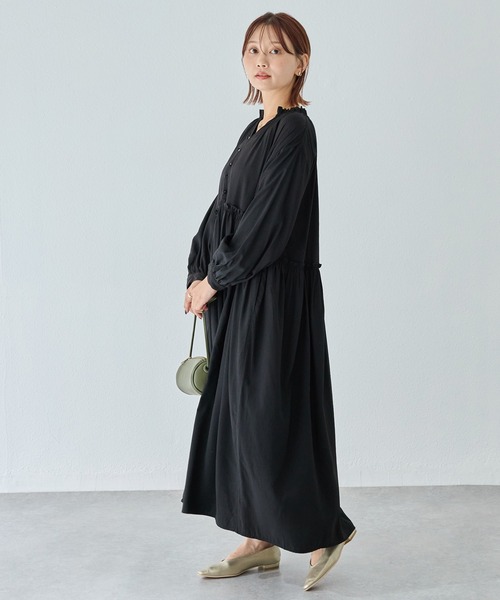 LAVEANGE(ラビアンジェ)の「フリル衿ワンピース(ワンピース・レディース・ブラック/ブラック系その他・5L/4L/3L/LL/M)」の7枚目の写真