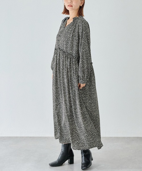 LAVEANGE(ラビアンジェ)の「フリル衿ワンピース(ワンピース・レディース・ブラック/ブラック系その他・5L/4L/3L/LL/M)」の14枚目の写真