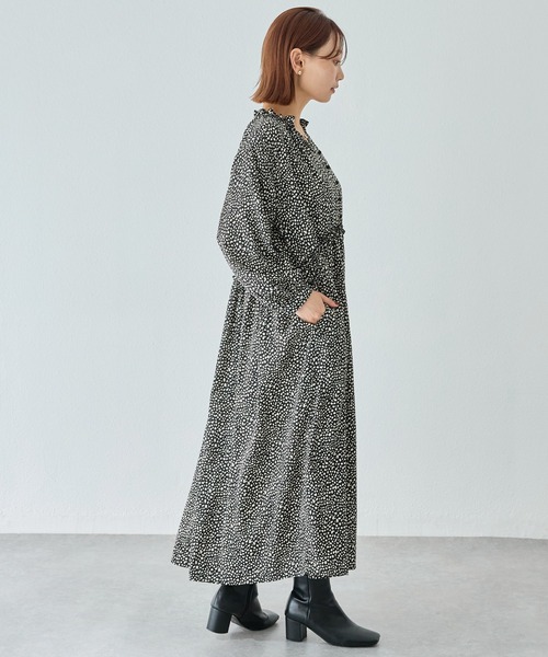 LAVEANGE(ラビアンジェ)の「フリル衿ワンピース(ワンピース・レディース・ブラック/ブラック系その他・5L/4L/3L/LL/M)」の15枚目の写真