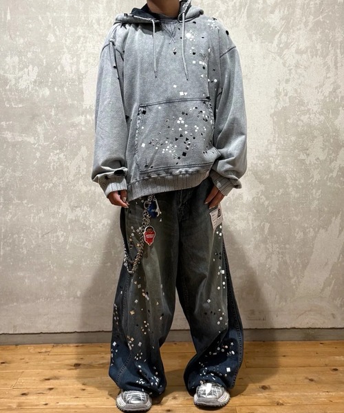 Maison MIHARA YASUHIRO（メゾンミハラヤスヒロ）の「【MIHARAYASUHIRO/ミハラヤスヒロ】EMBELLISHED BLEACHED HOODIE（パーカー・メンズ・グレー/ブラック・48/46）」の6枚目の写真