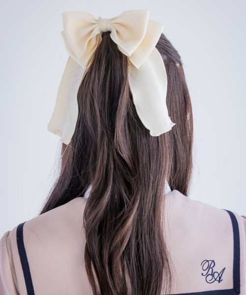 repipi armario(レピピ アルマリオ)の「サテンWリボンメローポニー(ヘアゴム・キッズ・アイボリー/グレー/ブラック/ベージュ・ONESIZE)」の1枚目の写真