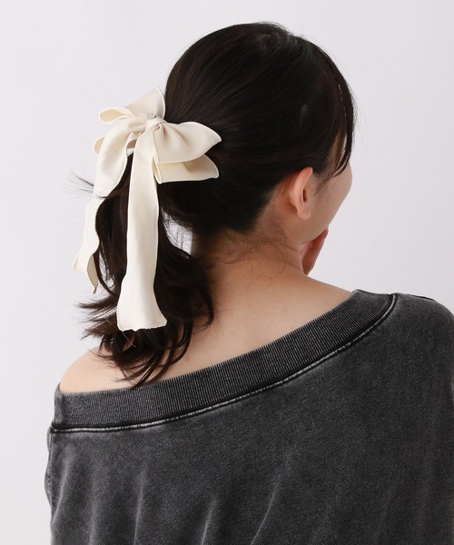 repipi armario(レピピ アルマリオ)の「サテンWリボンメローポニー(ヘアゴム・キッズ・アイボリー/グレー/ブラック/ベージュ・ONESIZE)」の6枚目の写真
