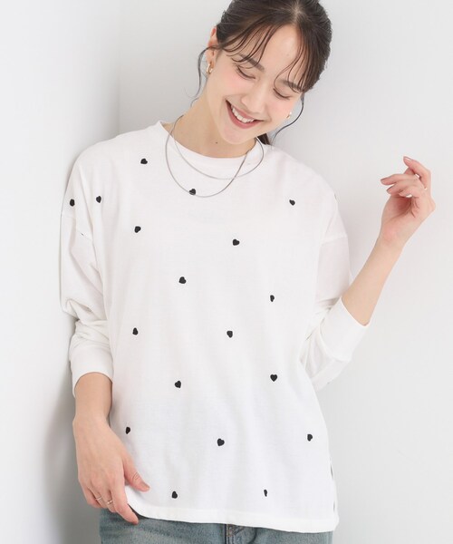 Cutie Blonde（キューティーブロンド）の「選べる3柄 刺繍アソートロンT（Tシャツ/カットソー・レディース・ホワイト系1/ピンク系3/ブラック系/ホワイト系3/ブラウン系その他2/チャコールグレー・00）」の2枚目の写真