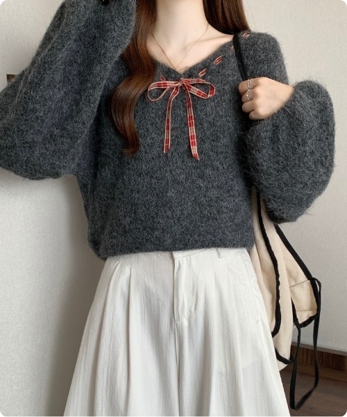 I.O.E(アイオイ)の「ウール100%のリボン付きニット(ニット/セーター・レディース・チャコールグレー・L)」の3枚目の写真