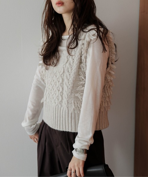 AMELY(エミリー)の「フリンジデザインニットベスト(ベスト・レディース・ブラック/アイボリー/ブラウン/グレー・フリー)」の19枚目の写真