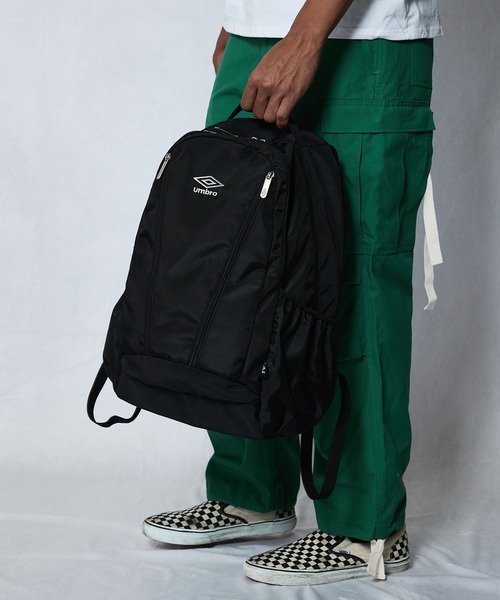 UMBRO(アンブロ)の「【umbro/アンブロ】大容量刺繍バックパック(30L)(バックパック/リュック・メンズ・アイボリー/ブラック・FREE)」の9枚目の写真